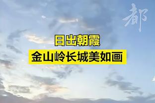 近距离接触！球迷实拍C罗在行李区等行李